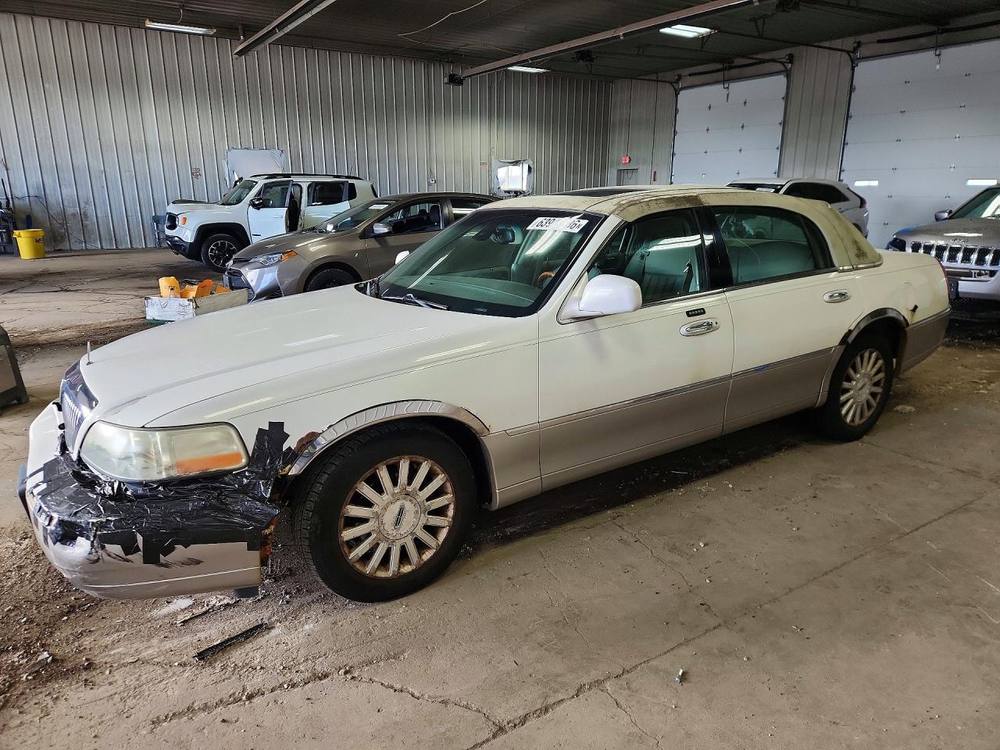 2003 Lincoln Town Car Signature
