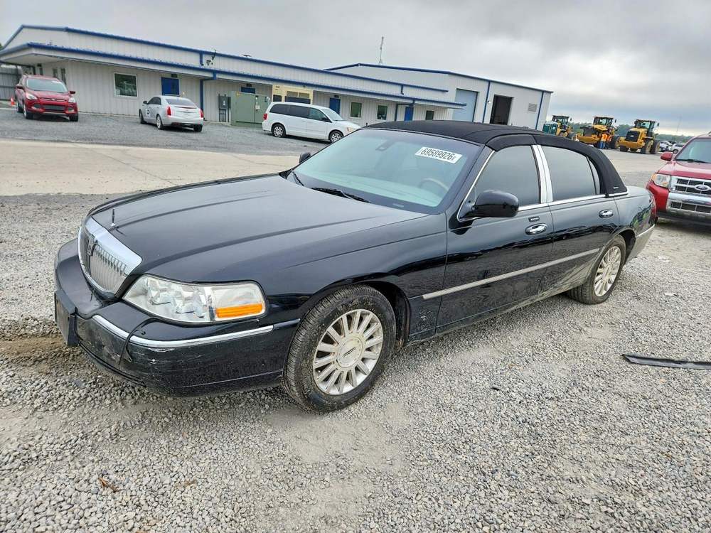 2003 Lincoln Town Car Signature
