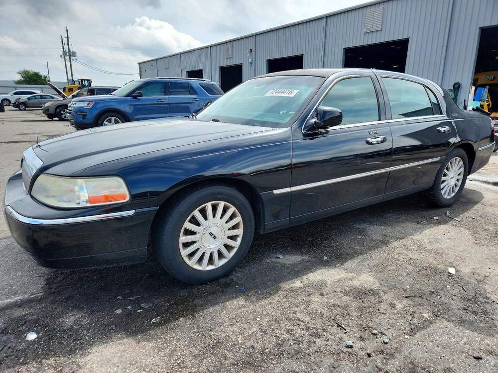 2004 Lincoln Town Car Executive