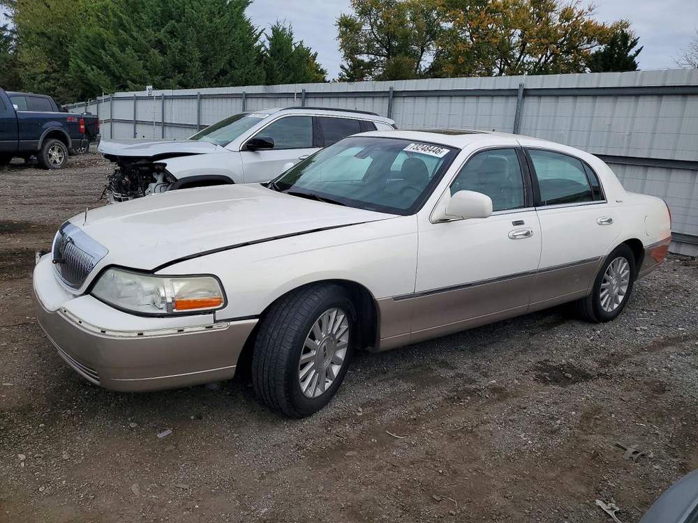 2003 Lincoln Town Car Signature