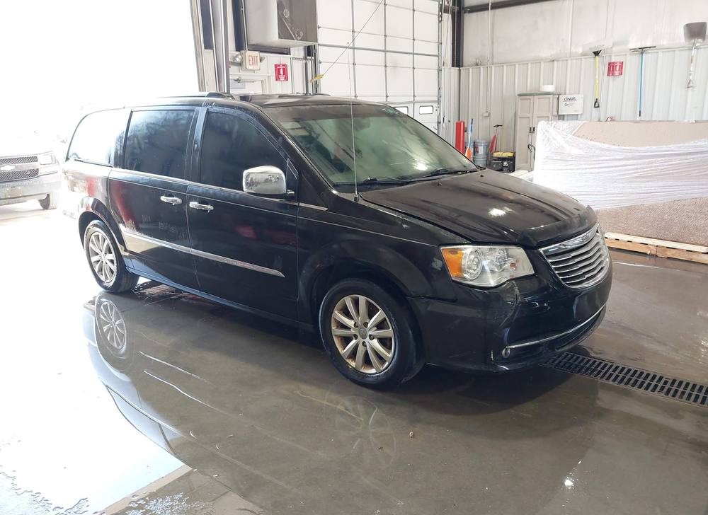 2016 Chrysler Town & Country Limited Platinum