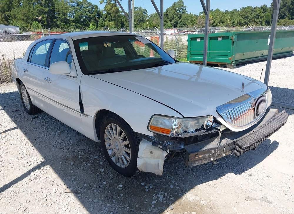 2005 Lincoln Town Car Signature