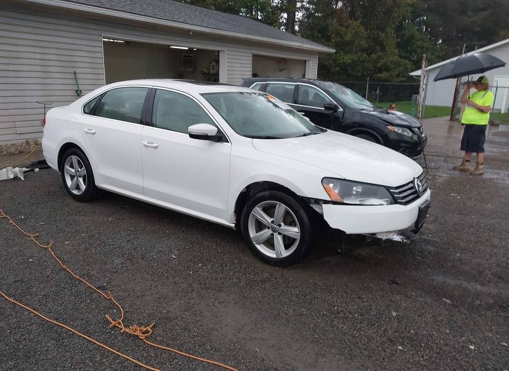 2013 Volkswagen Passat Se W/Sunroof