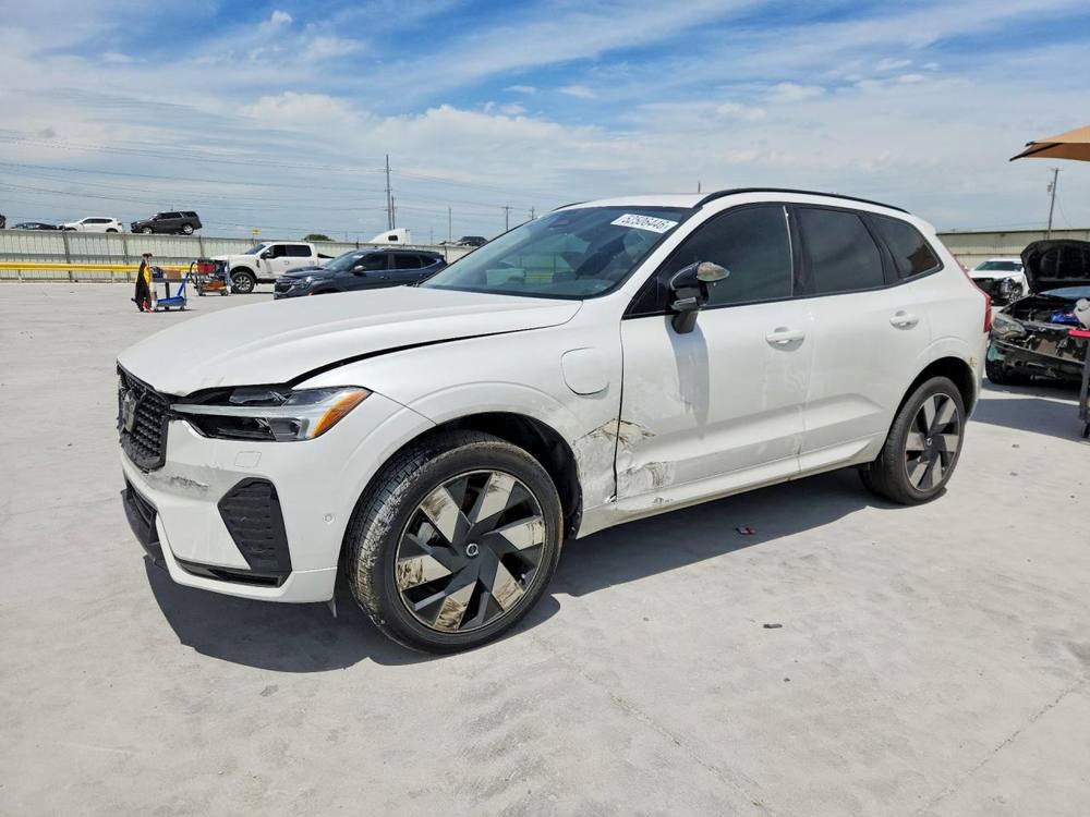 2025 Volvo XC60 Plus