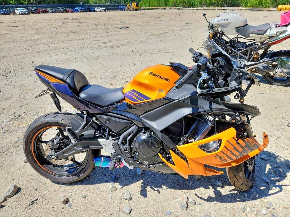 2025 kawasaki ex 650 P