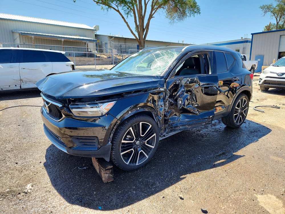 2020 Volvo XC40 T5 Momentum