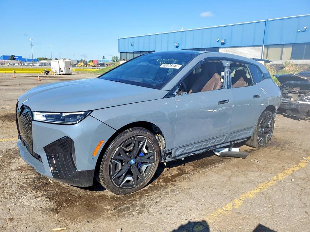 2025 BMW iX xDrive50
