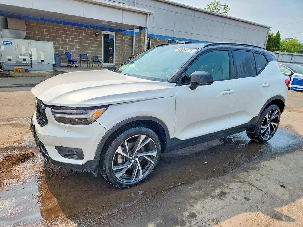 2022 Volvo XC40 T5 R-Design