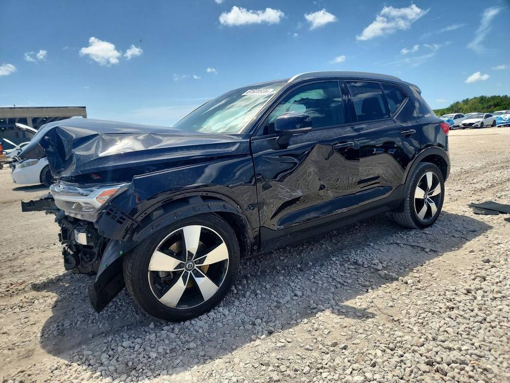2021 Volvo XC40 T4 Momentum