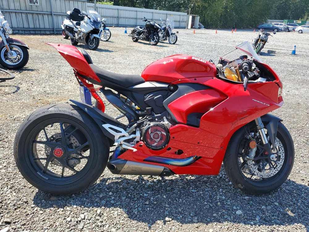 2025 ducati panigale V2