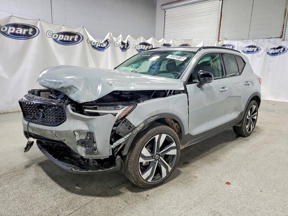 2026 Volvo XC40 Plus