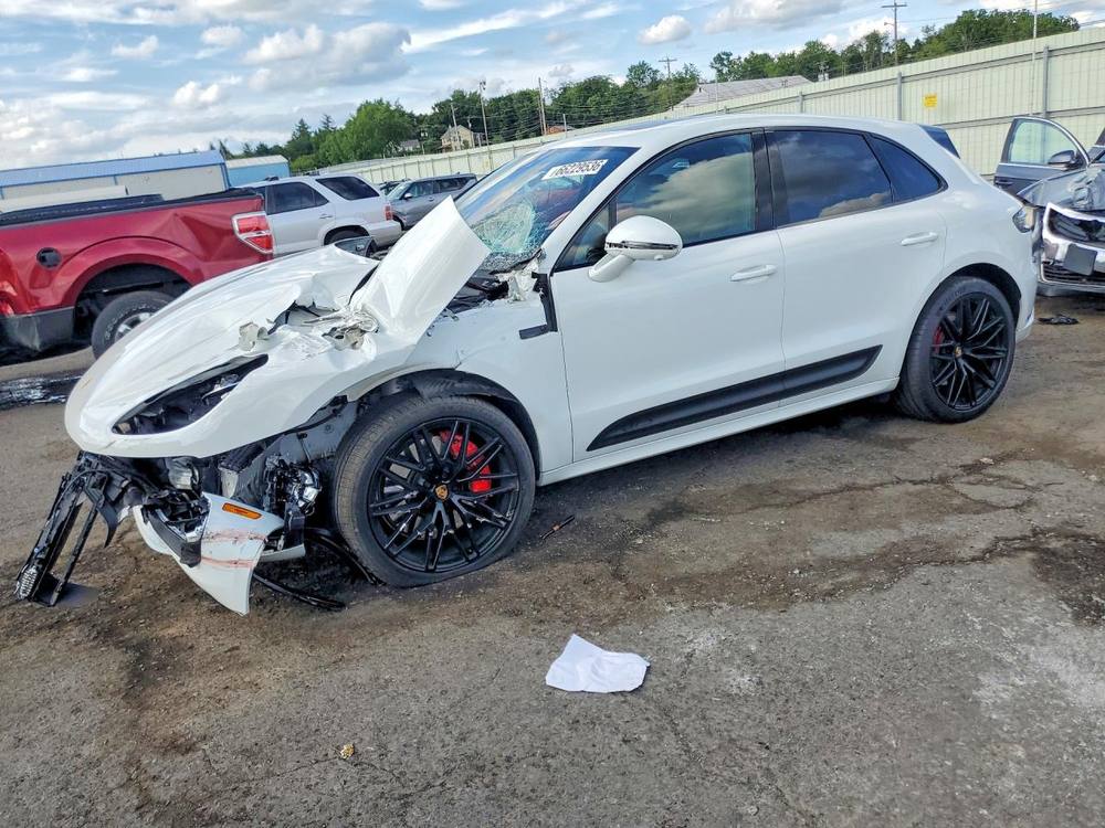 2026 Porsche Macan Gts