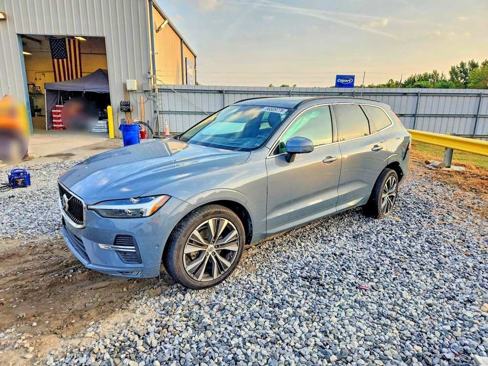 2022 Volvo XC60 B5 Momentum