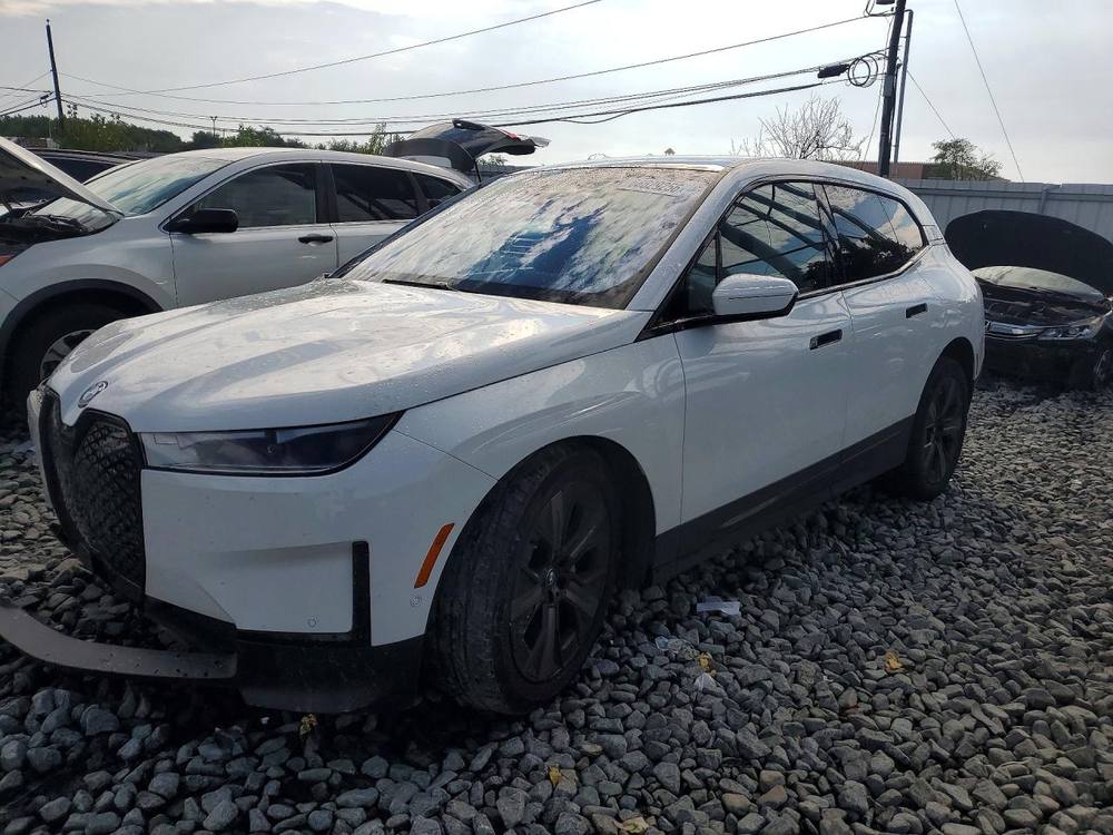 2025 BMW iX xDrive50
