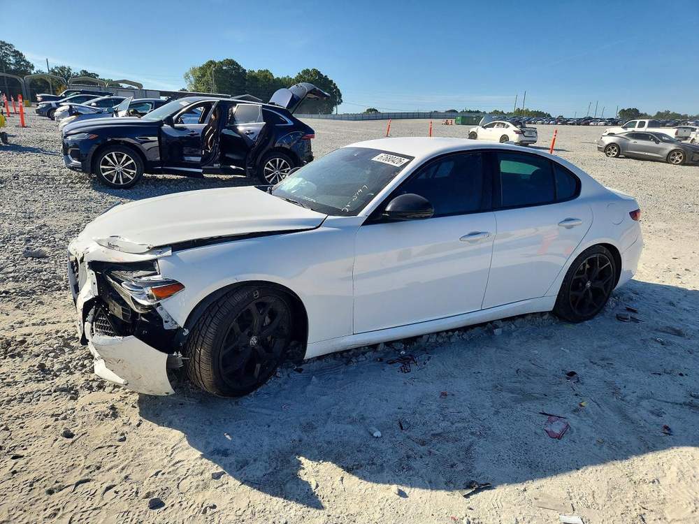 2021 Alfa Romeo Giulia Sport