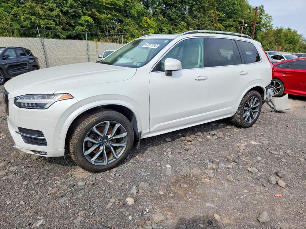 2019 Volvo XC90 T6 Momentum