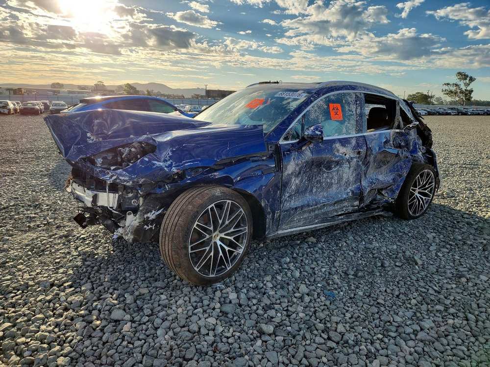 2023 Porsche Macan Base