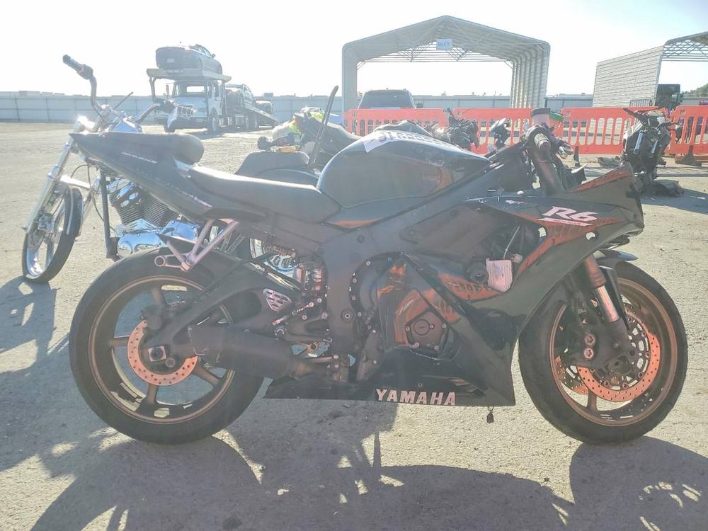 2005 Yamaha yzf r6 L