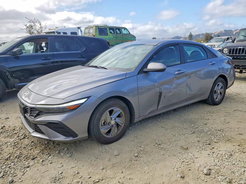 2025 Hyundai Elantra Se