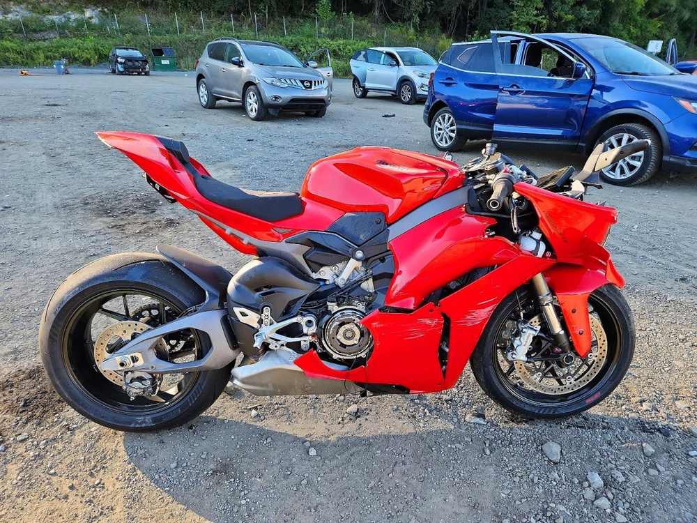 2025 ducati panigale V4