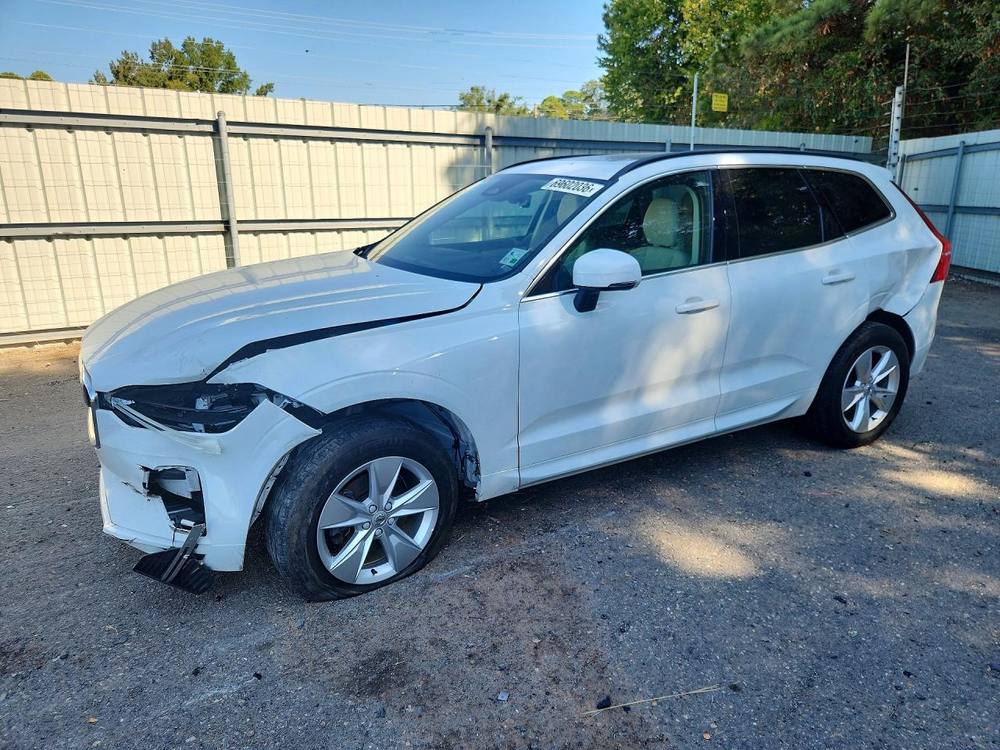 2022 Volvo XC60 B5 Momentum