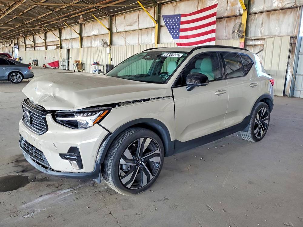2025 Volvo XC40 Plus