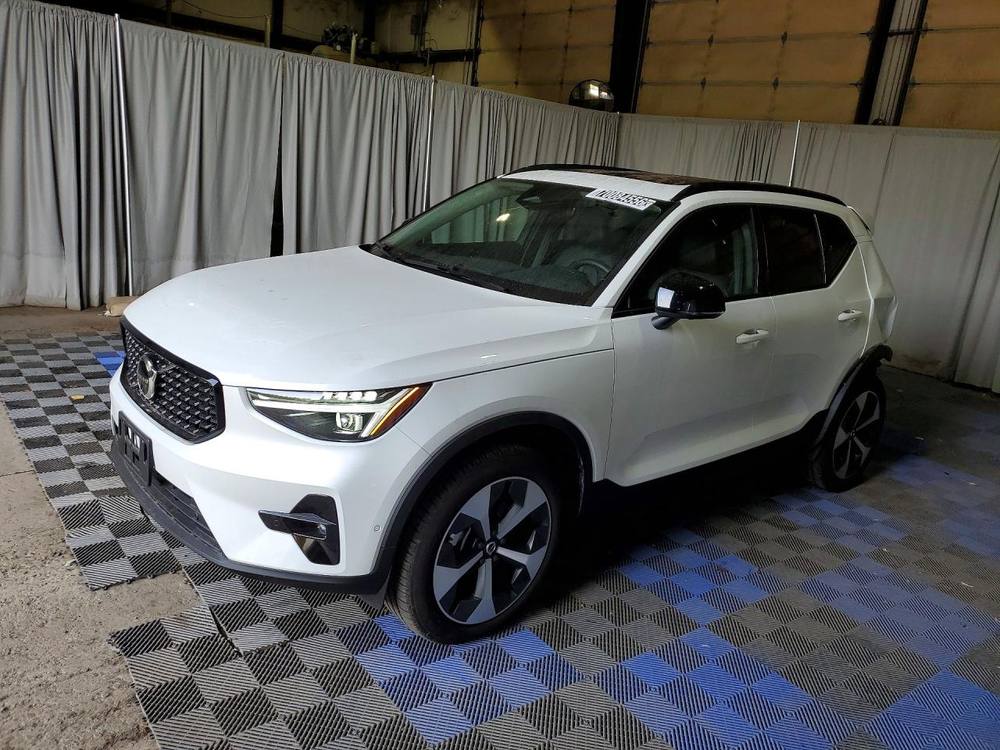 2026 Volvo XC40 Plus