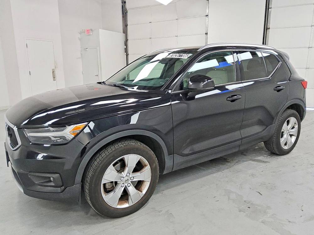 2022 Volvo XC40 T5 Momentum
