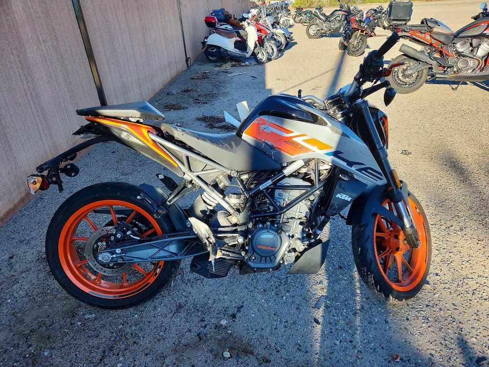 2023 KTM duke