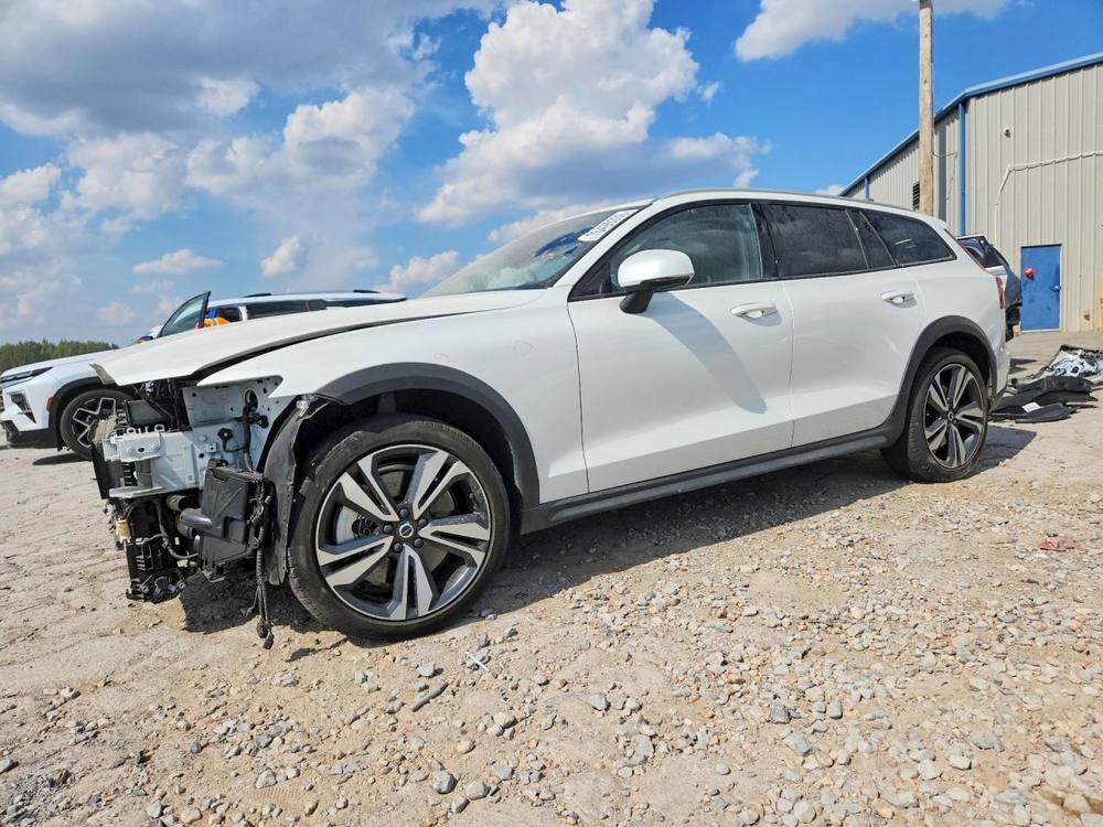 2024 Volvo V60 Cross Country Plus