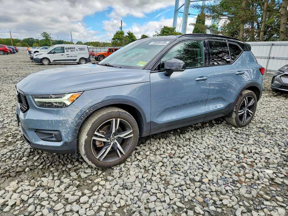 2021 Volvo XC40 T5 R-Design