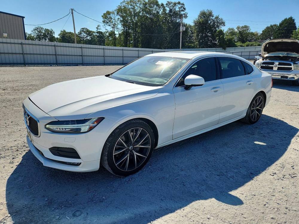 2020 Volvo S90 T6 Momentum