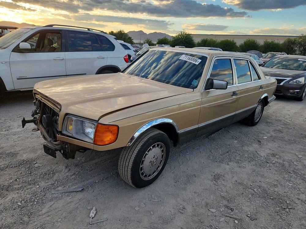 1983 Mercedes-Benz W114