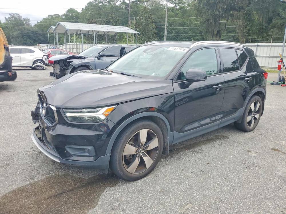 2021 Volvo XC40 T5 Momentum