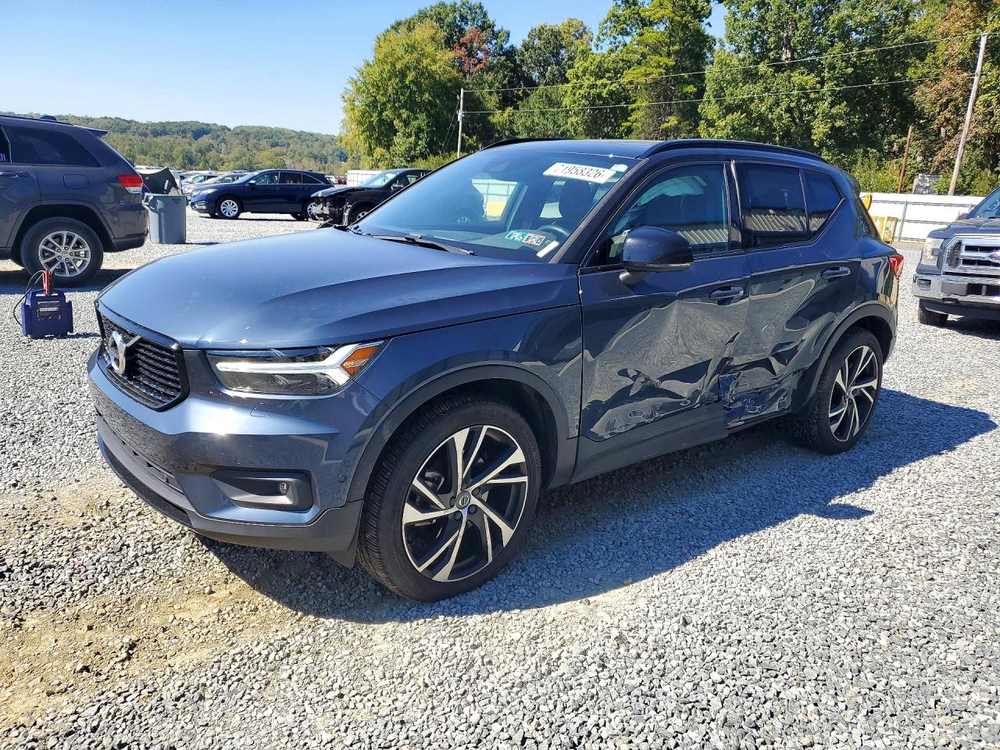 2022 Volvo XC40 T5 R-Design