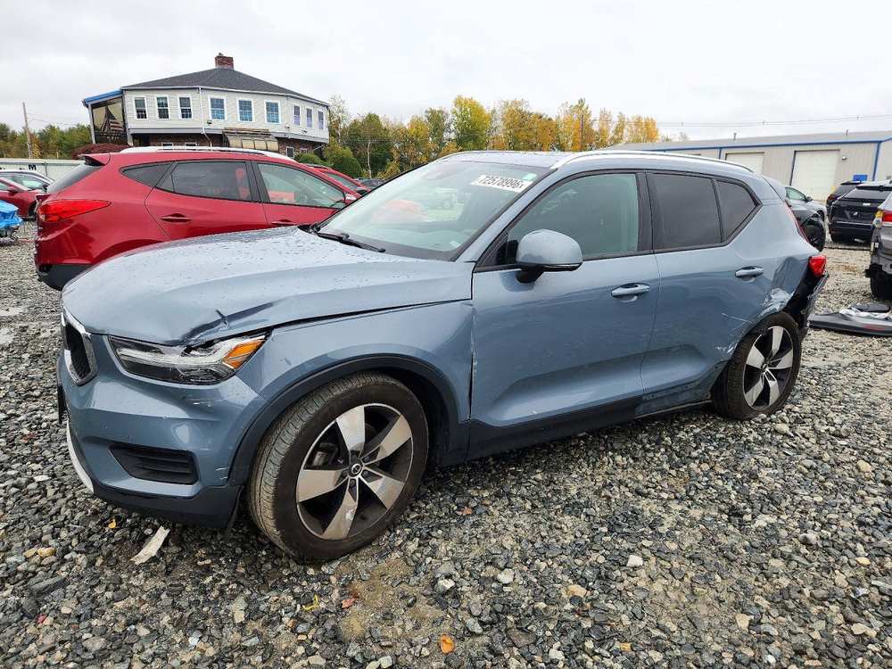 2020 Volvo XC40 T5 Momentum