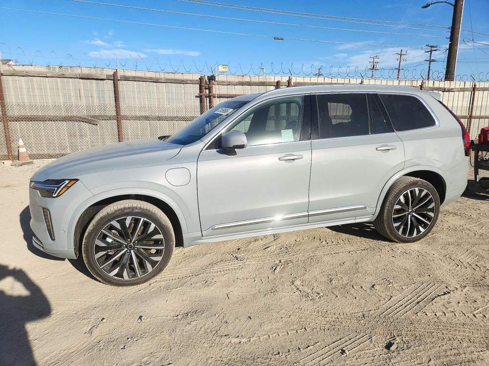 2026 Volvo XC90 Plus
