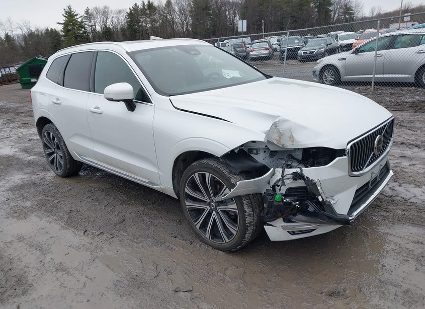 2023 Volvo XC60 B5 Ultimate Bright Theme