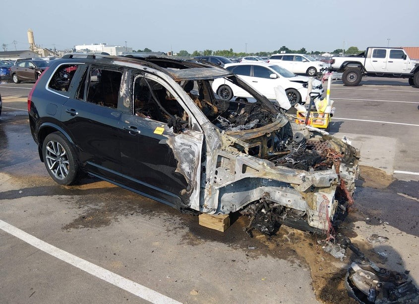 2018 Volvo XC90 T6 Momentum