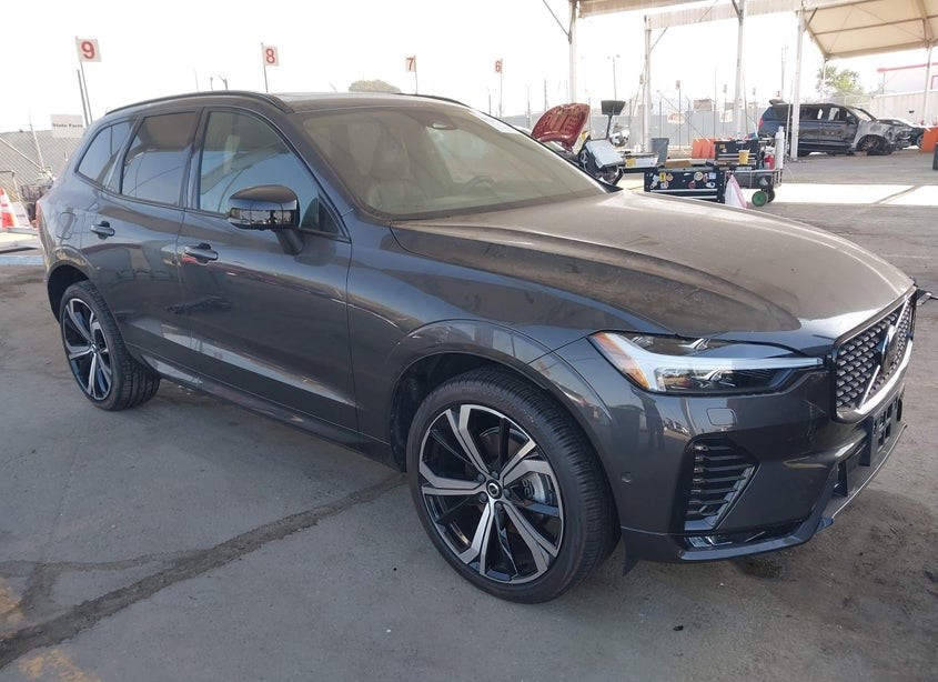 2025 Volvo XC60 B5 Ultra