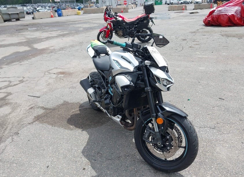 2025 kawasaki zr 900 S