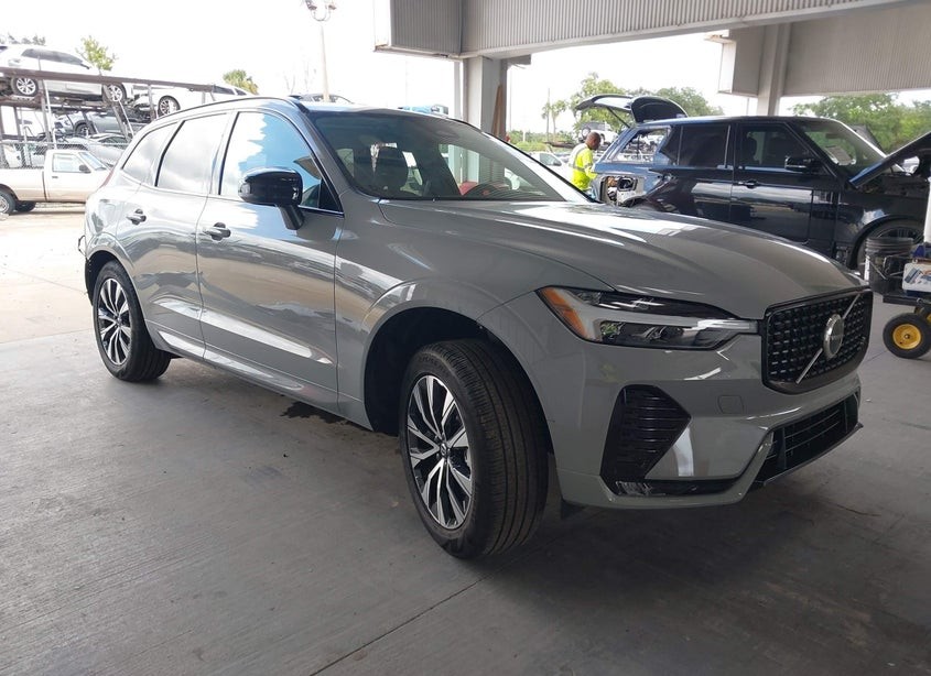 2025 Volvo XC60 B5 Core