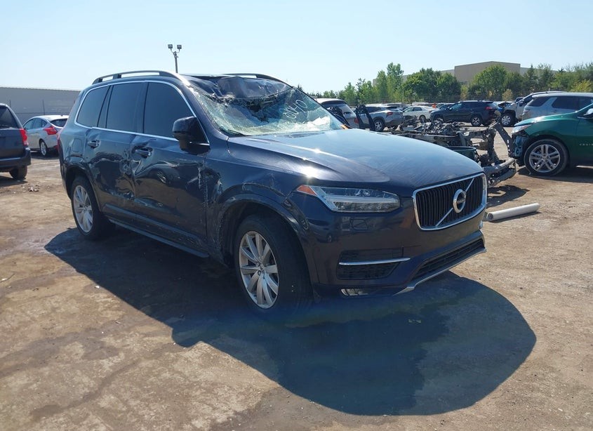 2016 Volvo XC90 T6 Momentum