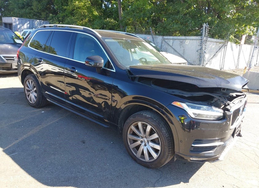 2018 Volvo XC90 T6 Momentum