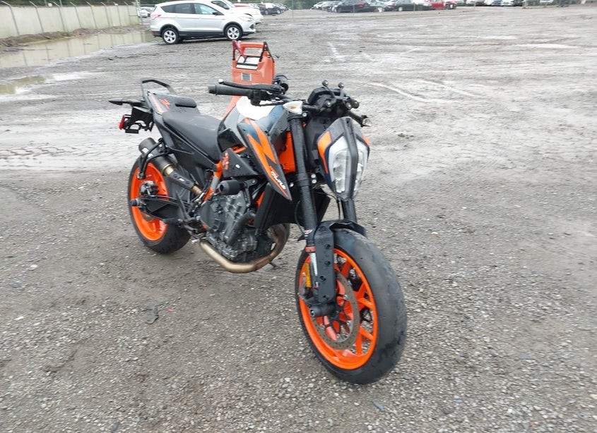 2022 KTM 890 adventure